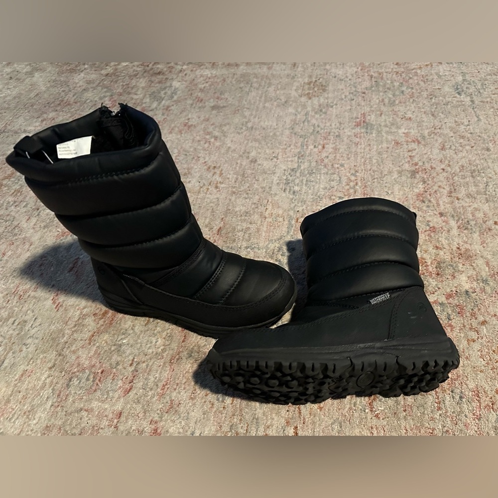 Snow boots